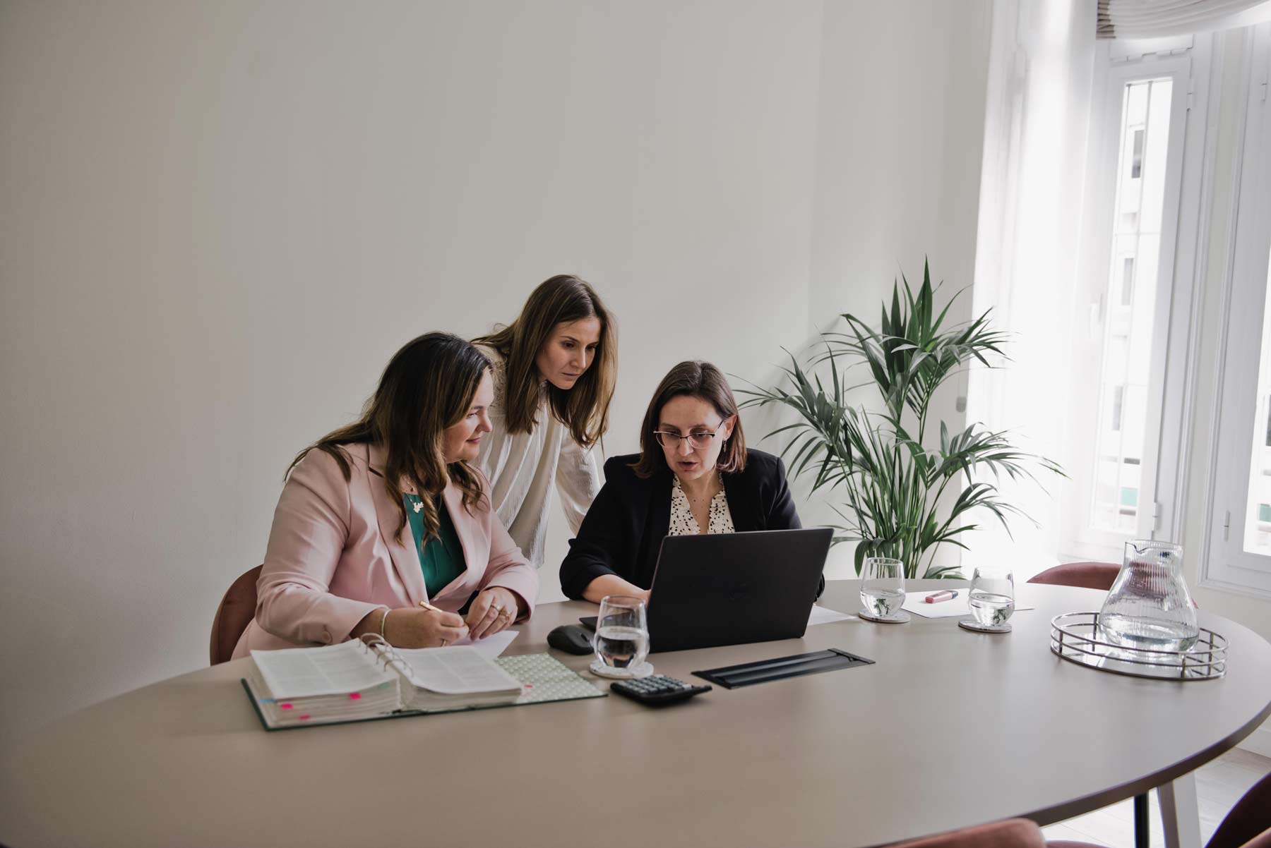 equipos multidisciplinar para cuestiones legales y fiscales